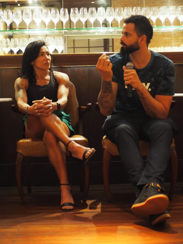 A atleta amadora Laura Amato e o jogador profissional de basquete Vitor Faverani