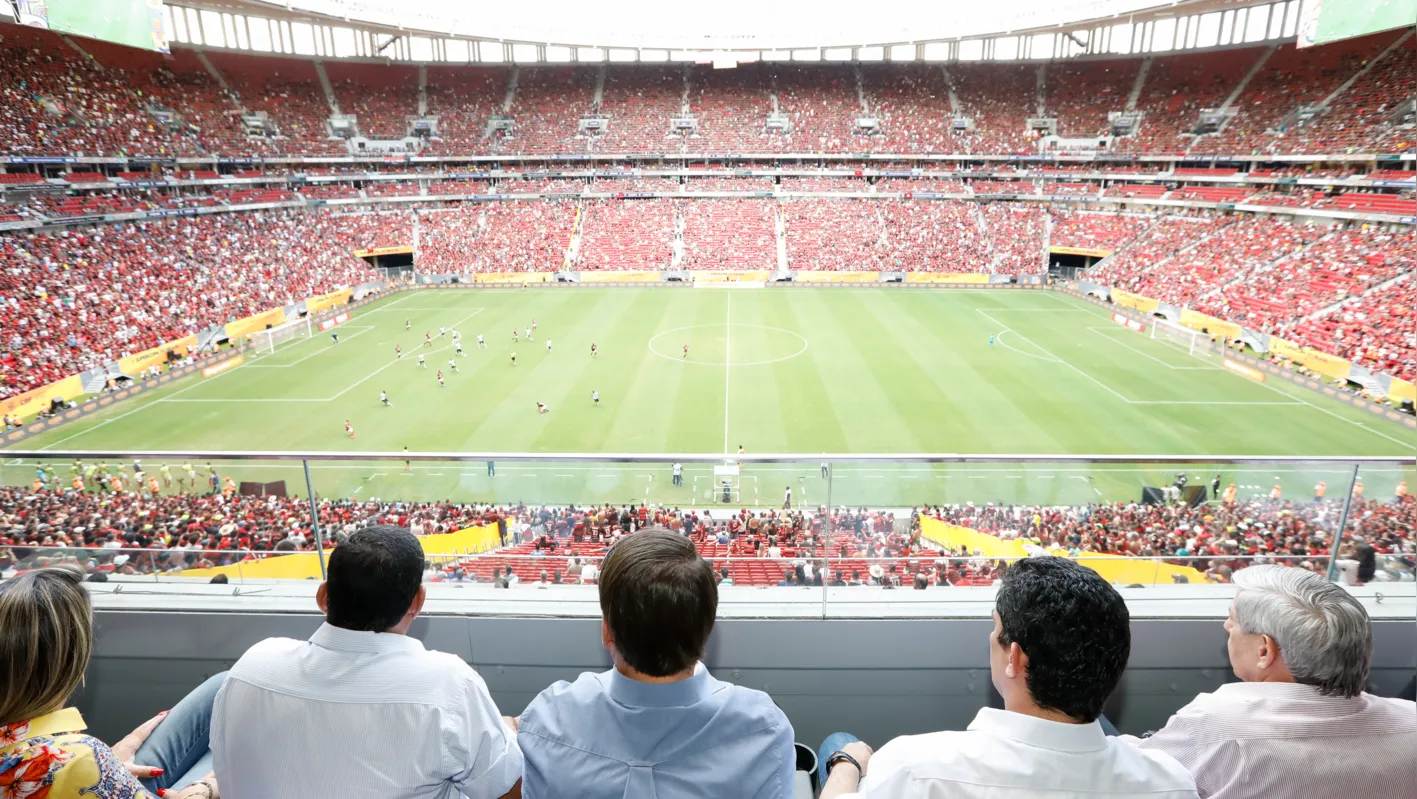 Sem um estádio próprio, o Flamengo manda seus jogos no Maracanã, no Rio, mas às vezes, utiliza o  "Mané Garrincha" em Brasília
