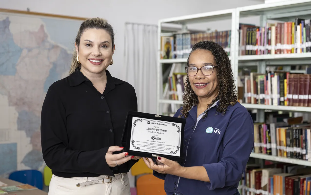 A apresentadora Ana Maziero e Aithana Luz da Silva Rabelo, diretora do IEIJ