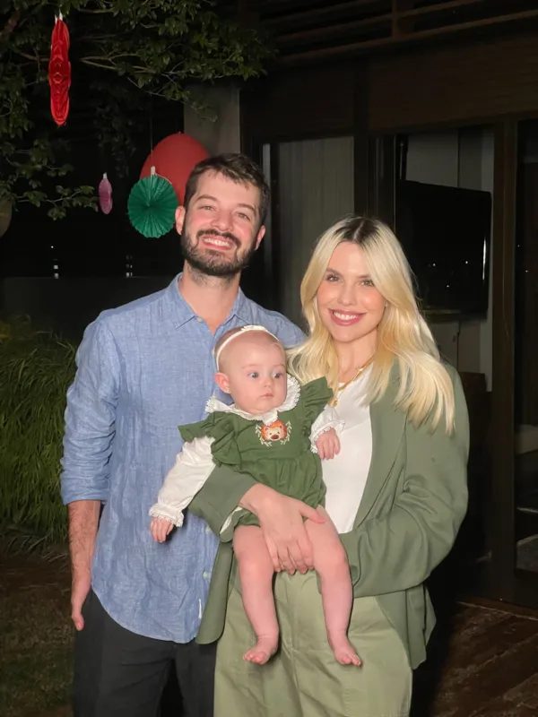 Família completa: Antonella com os pais, Ana Carolina e Leonardo
