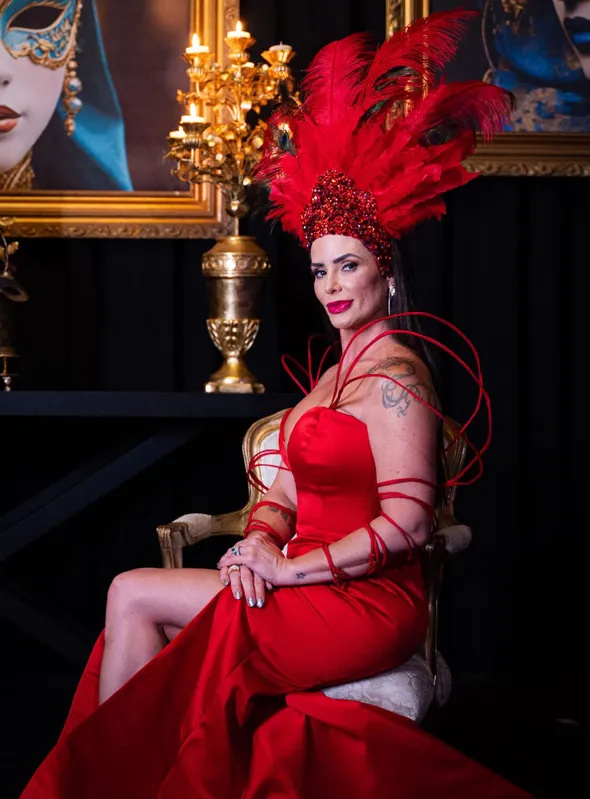 Joana Panissa, sempre elegante e atenciosa anfitriã com seus convidados
