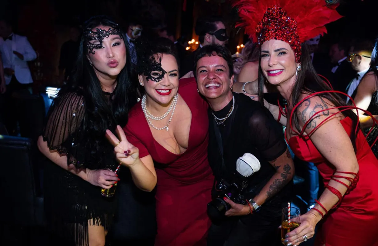 Daniele Nagao, Morena Deliberador e a fotógrafa Natália Castro com a aniversariante