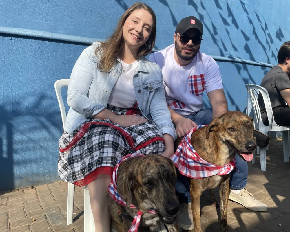 Ana Elisa Belotto e Rene Pereira Milare levaram Gordo e Magrelo para a Festa Julina na creche
