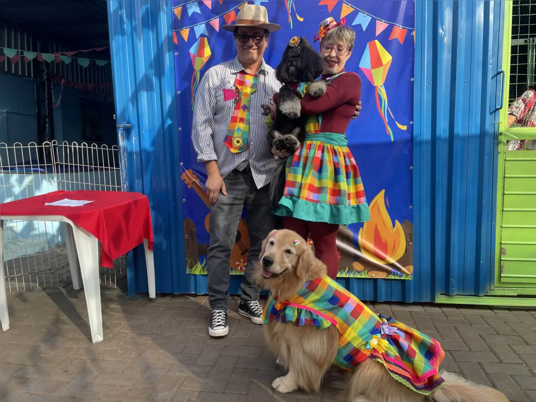 Ana Paula e Paulo Roberto Mrtvi, com  Penélope Charmosa e Sirius Black