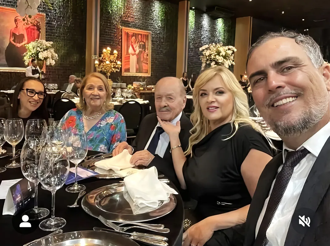 Grandes empreendedores de Londrina, o empresário Geehrter Sathler Rosa com a família. Ele foi um dos homenageados