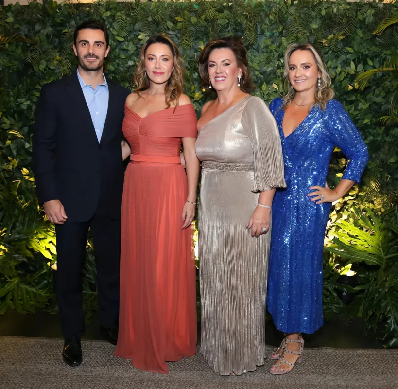 Marcello Kantor, Fernanda Kantor, Silvana Kantor e Renata Martinez, organizadores da festa surpresa