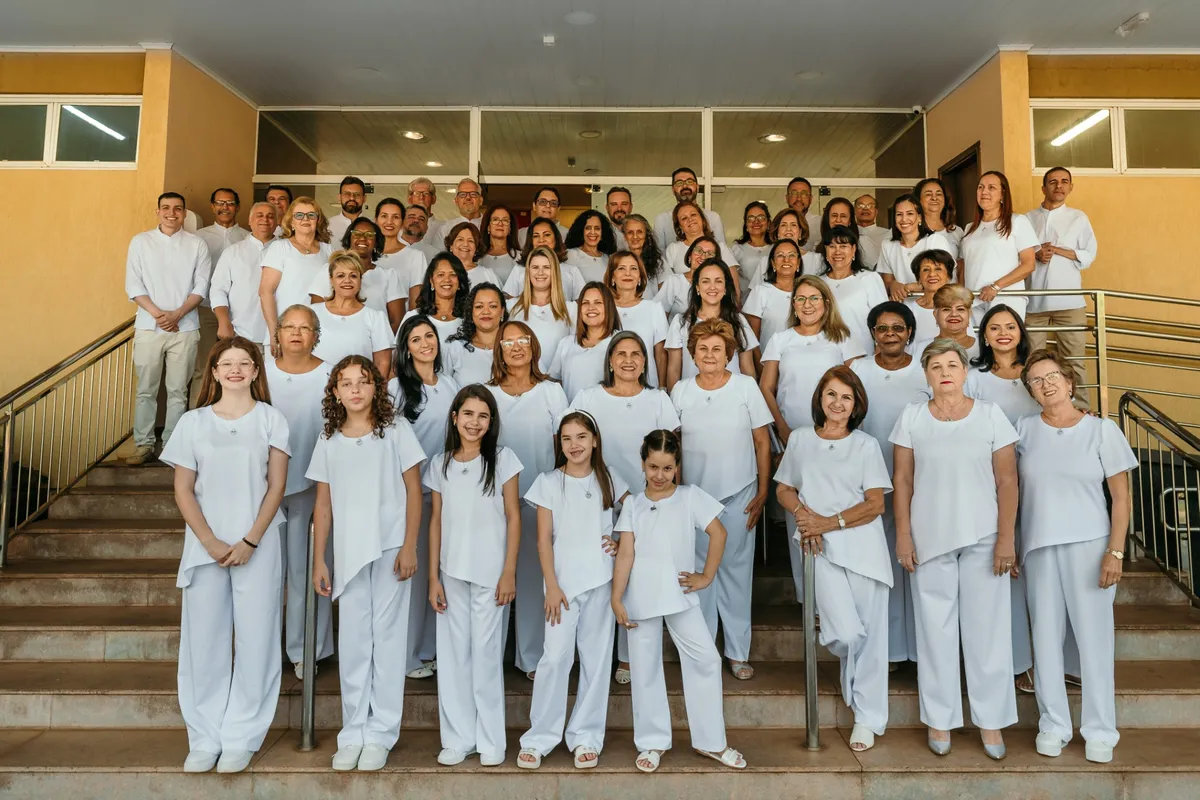 O Coral da Igreja Presbiteriana Central de Londrina, com regência de Eron Santos, apresenta-se nesta sexta-feira no Teatro Ouro verde