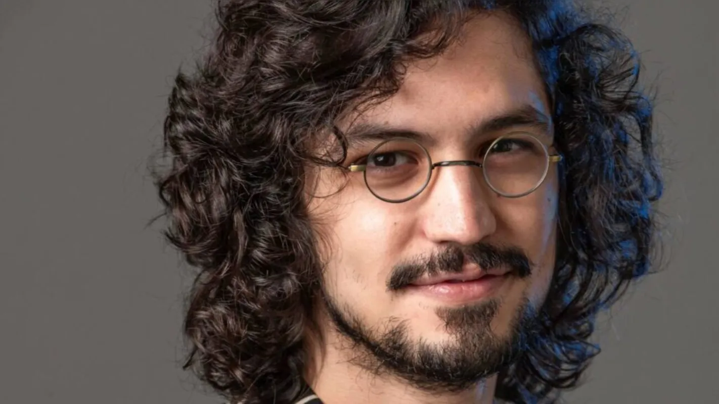 Gabriel Leone é o protgaonista de Barba Ensopada de Sangue, filme do paranaense Aly Muritiba é uma daptção de "O Caso Evandro"