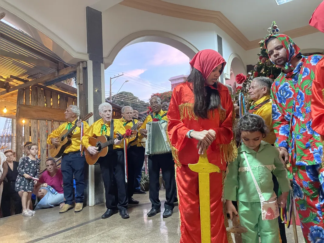 Imagem ilustrativa da imagem Folia de Reis celebra fé cristã com o nascimento do Menino Jesus