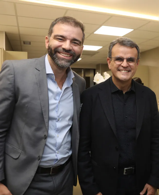 Eduardo Otoni e Rodolfo Montosa: para Rodolfo, que representou a mantenedora do HE Londrina, o oitavo andar é um capítulo muito importante para a história da saúde de toda a região