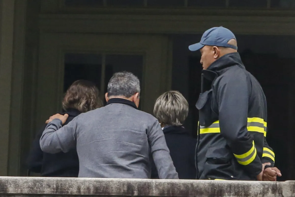 Familiares das vítimas do acidente aéreo que envolveu avião da Voepass que ocorreu em Vinhedo, chegm ao Instituto médico legal (IML) em São Paulo