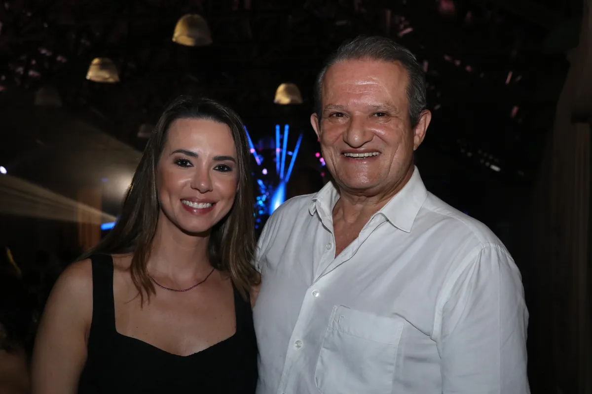 O conhecido médico Aparecido Andrade com Camila Andrade