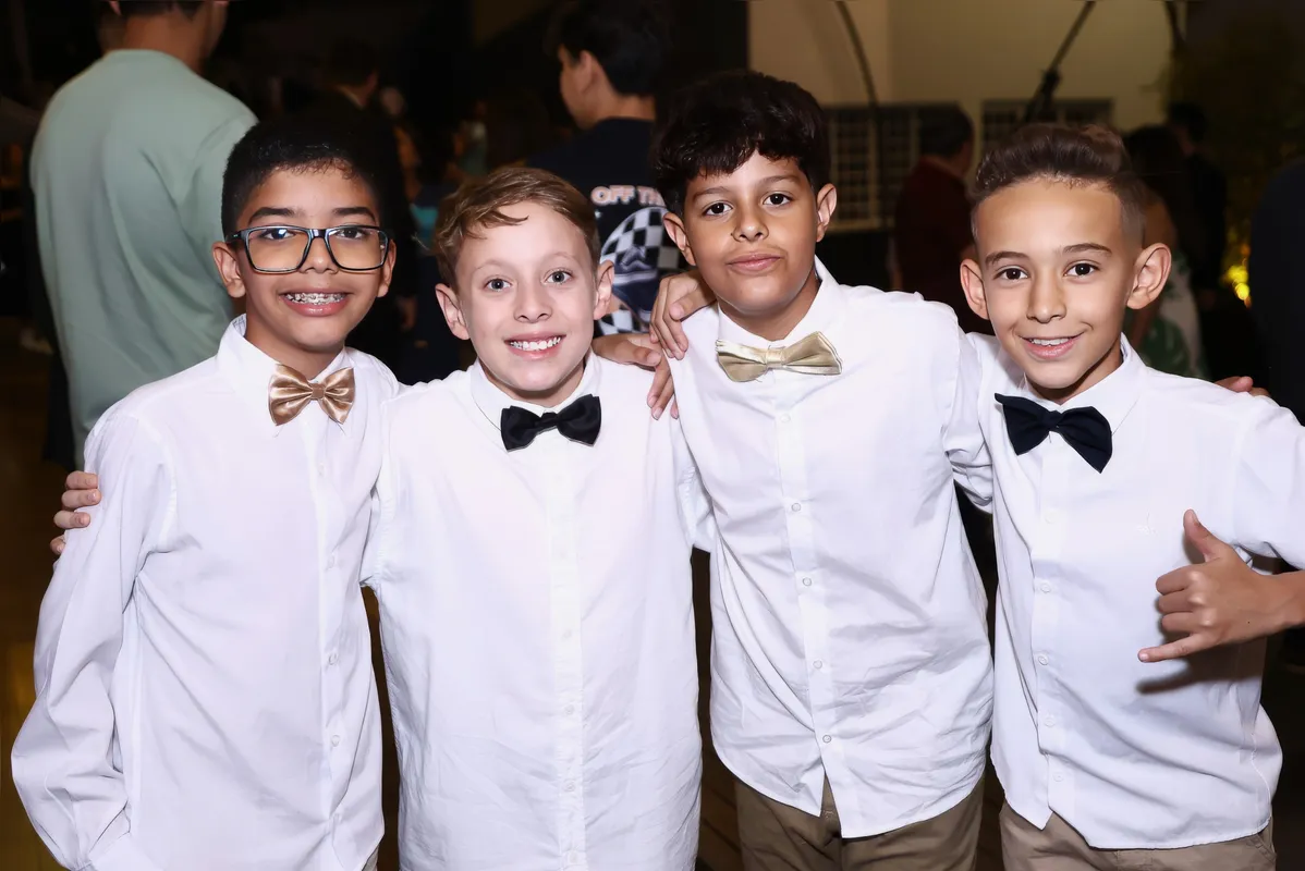 Os formandos Caio Almeida Barros, Jorge Custódio de Melo Neto, Felipe Carvalho Guarezi e Vinicius Nunes dos Santos