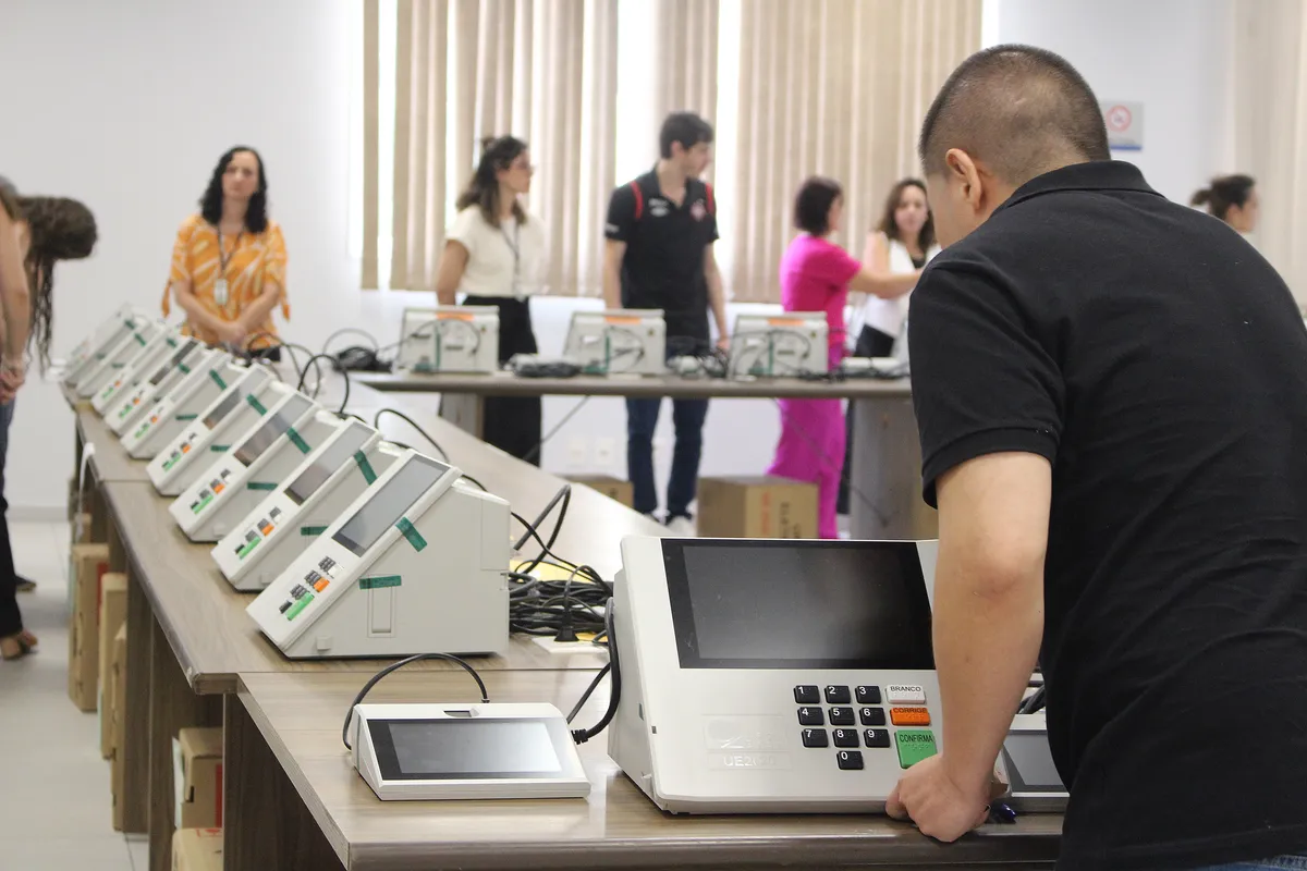 Imagem ilustrativa da imagem Justiça Eleitoral realiza auditoria de urnas em Londrina