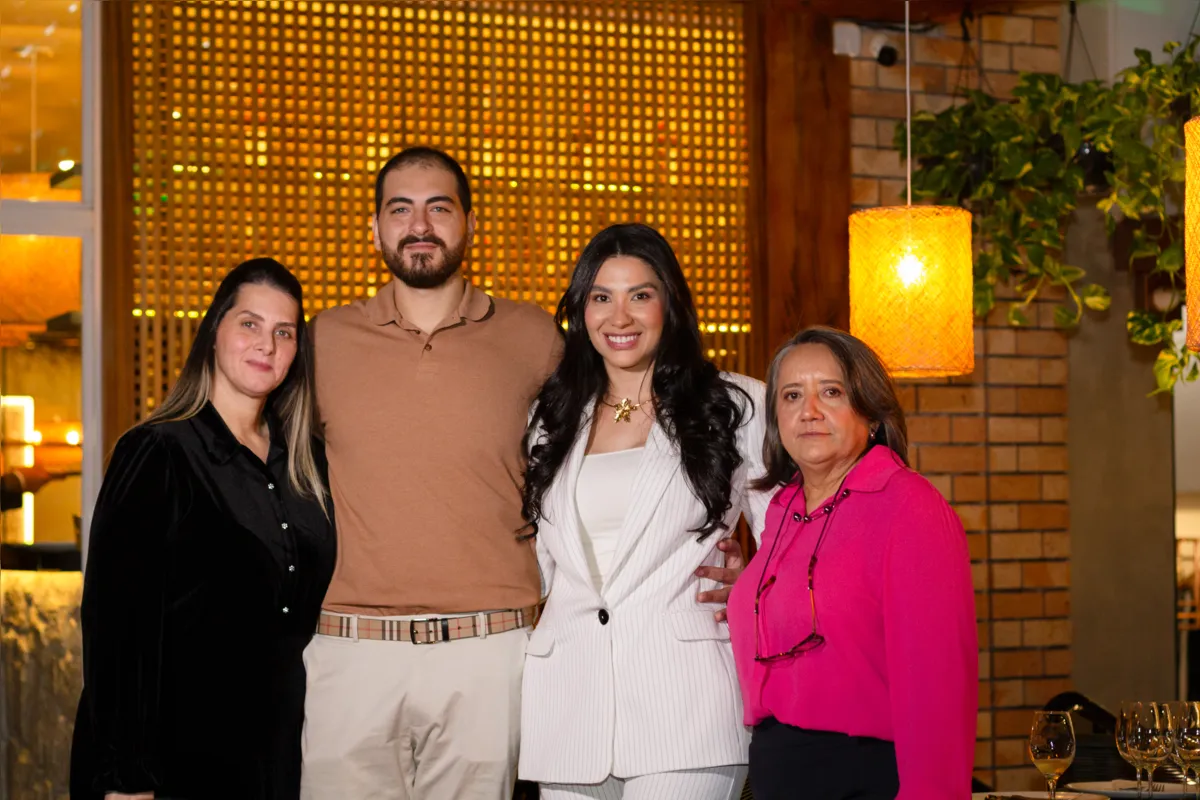 Janaina Bondioli, Thiago Gutierrez Bondioli, Juliana Di Iorio Bondioli e Mariza Diorio Favaro receberam convidados, na linha de frente do Khalil’s Restaurante Árabe