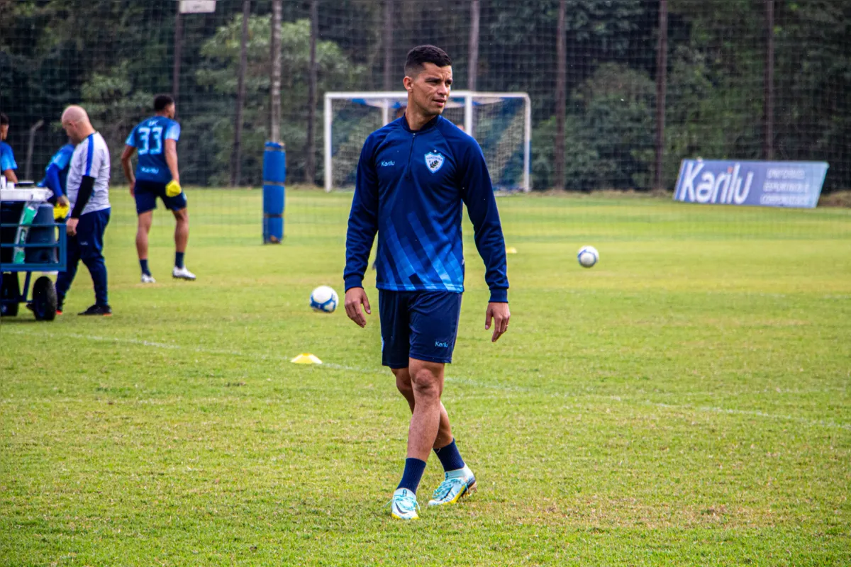 Zagueiro Rayan volta ao time após cumprir suspensão: LEC só tem uma derrota nos últimos nove jogos