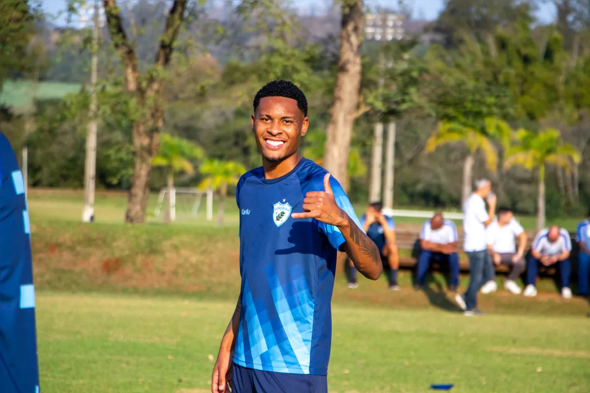 Com a suspensão de Maurício, Caio Roque pode herdar a posição de titular na lateral-esquerda no jogo decisivo de sábado, no Café