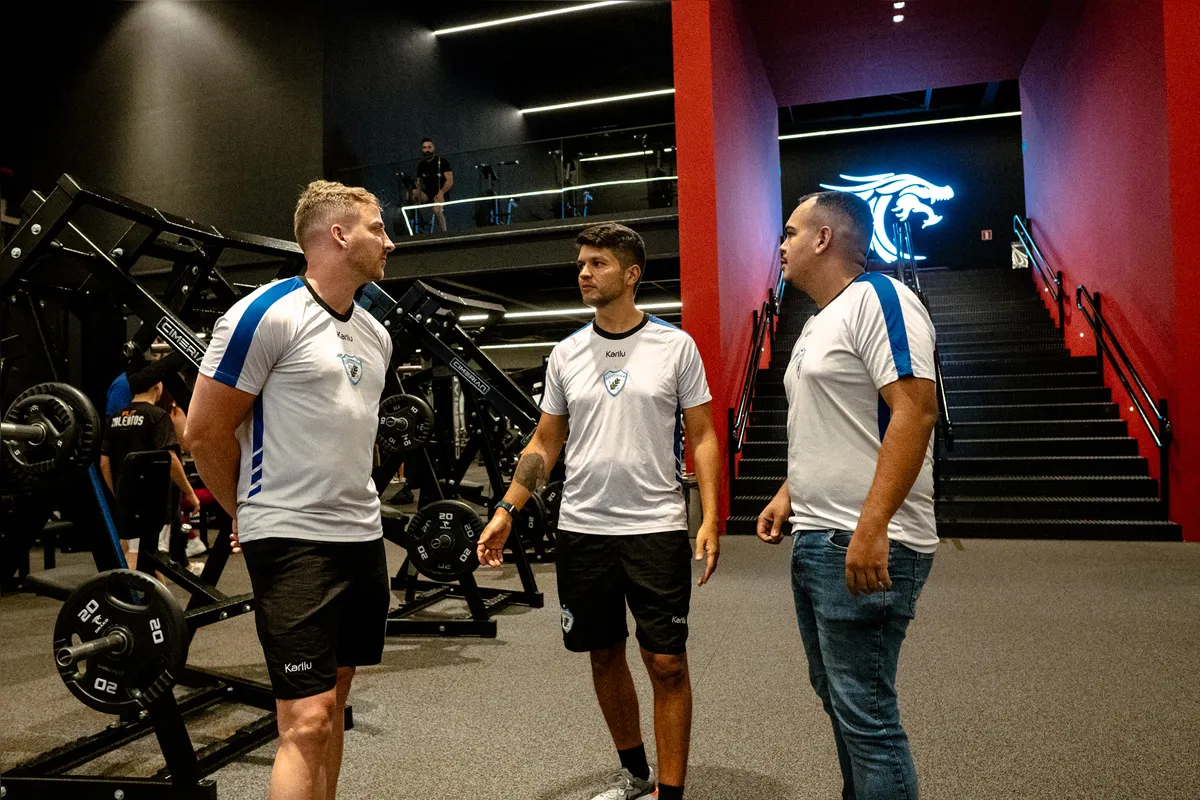 Guilherme Strass (e), Thiago Chinelato (c) e Breno Barbosa integram a comissão técnica do Londrina para 2025