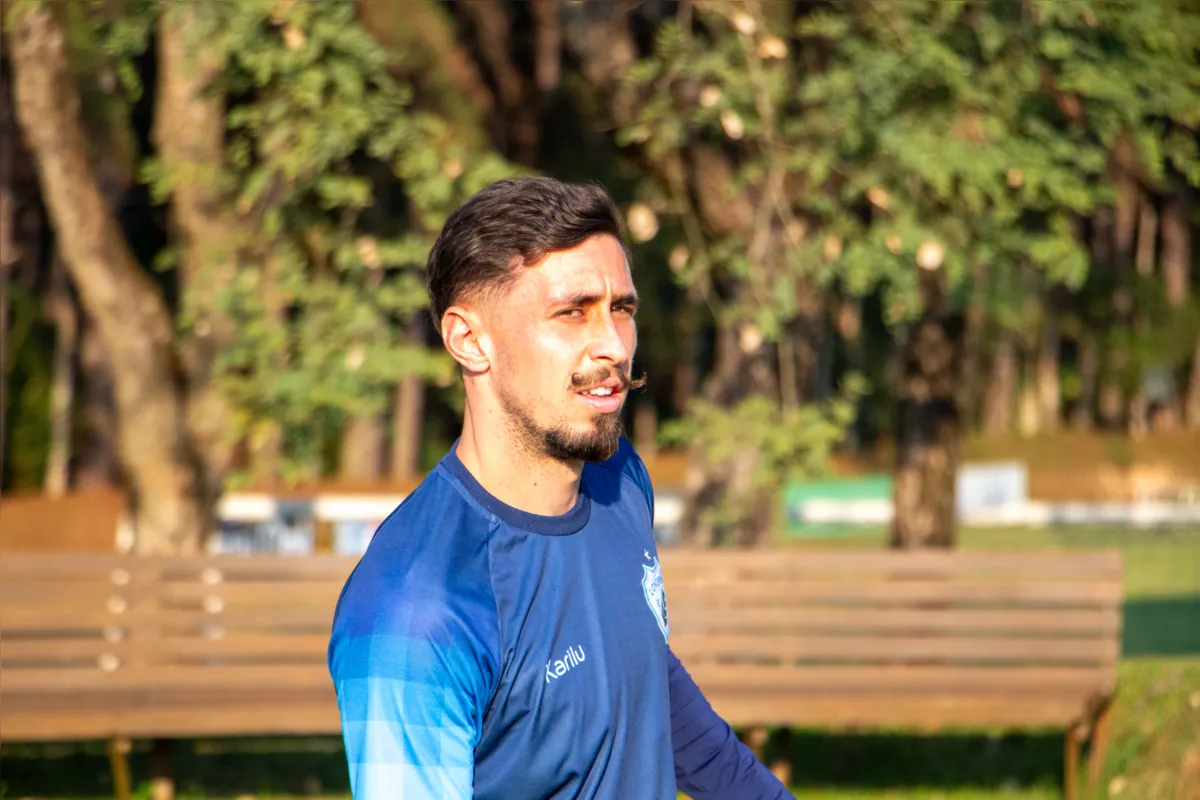 Gustavo França garantiu duas vitórias nos acréscimos para o Londrina com gols decisivos contra Ypiranga e Aparecidense