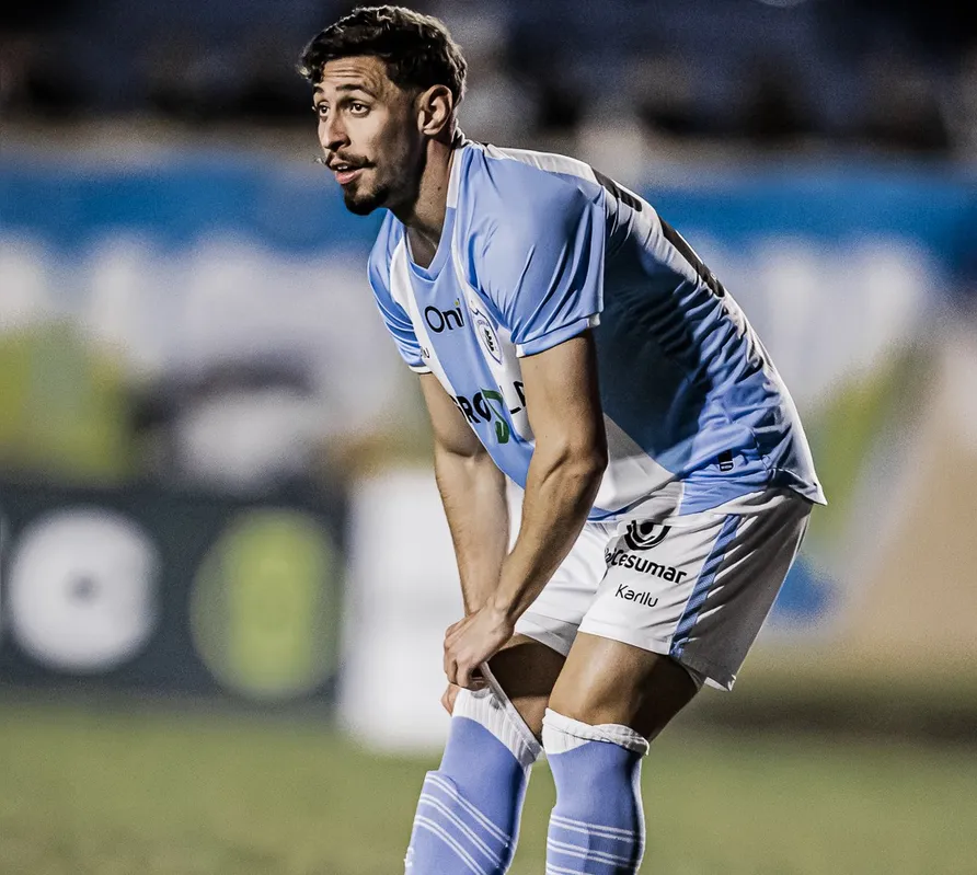 Gustavo França, entrou no segundo tempo e fez o gol que mantém o Londrina na briga pelo acesso para a Série B