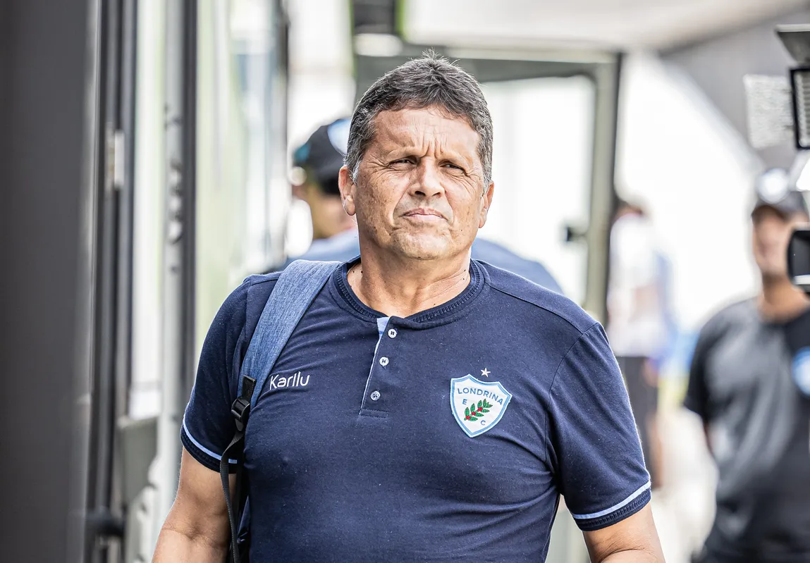 “Lateral não vamos trazer. Vamos ajustar com o que a gente tem para terminar bem o campeonato e na Série C trazer jogadores com o peso da Série C", afirmou Claudinei Oliveira