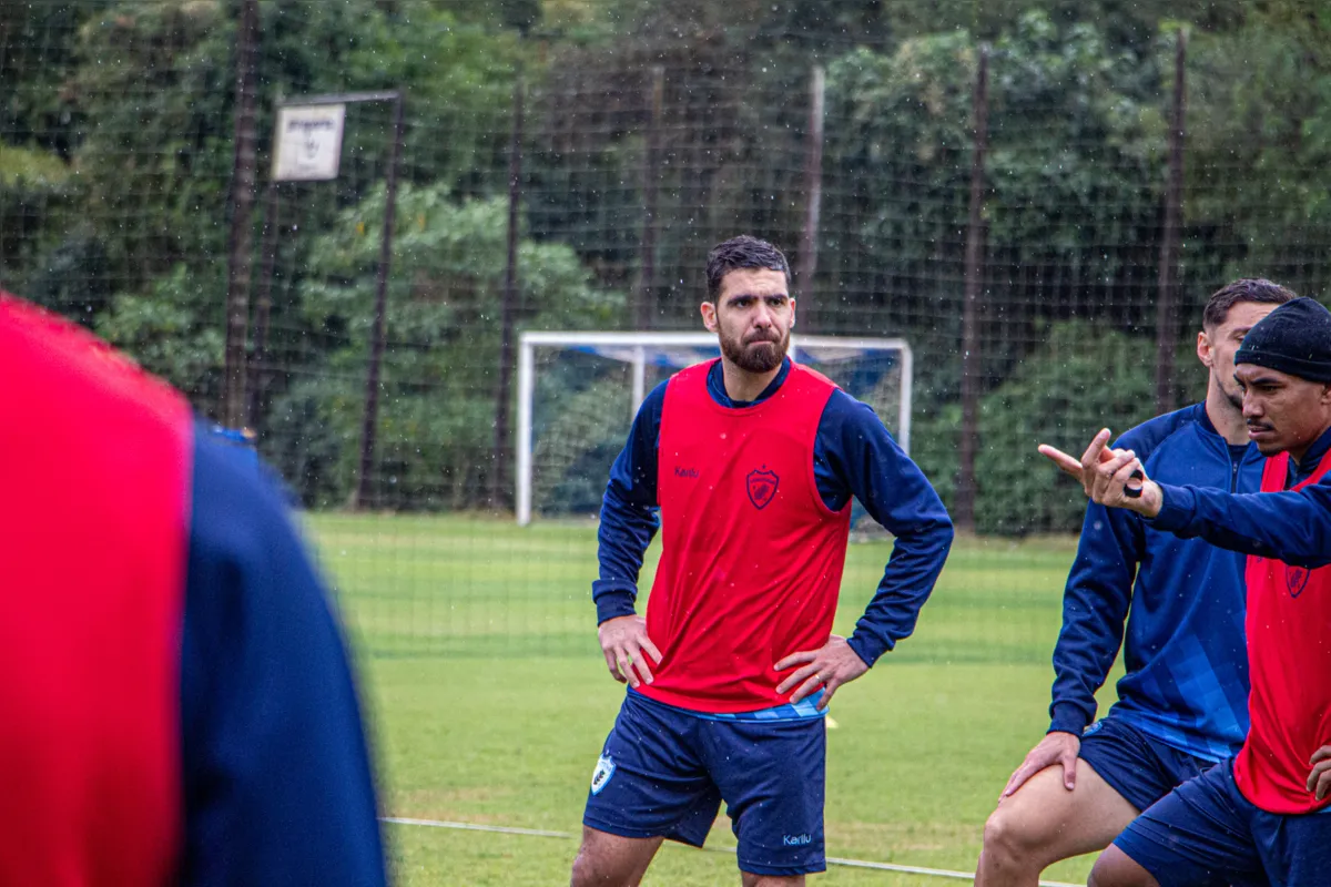 18º reforço para a Série C, o zagueiro Rayan pode fazer a sua estreia pelo Londrina no jogo contra o Athletic, no sábado