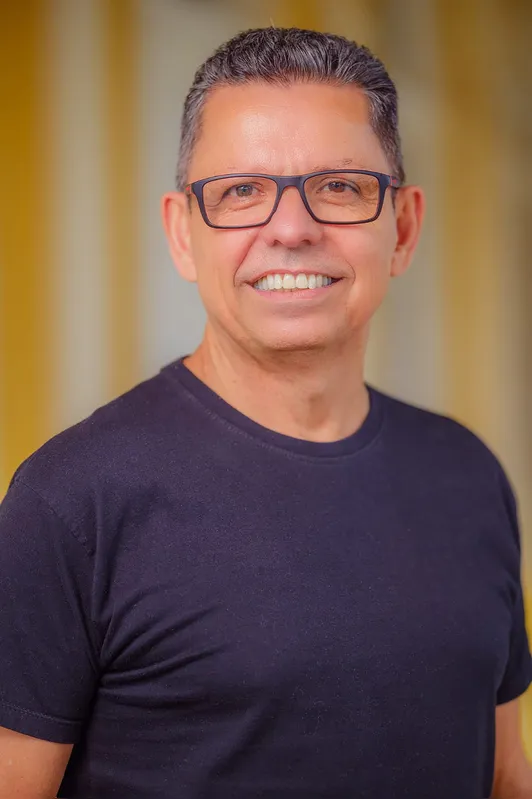 Miguel Sanches Neto: "A insônia é o motor de todos os questionamentos, pois no momento em que seu corpo deveria descansar, sua mente continua desperta"