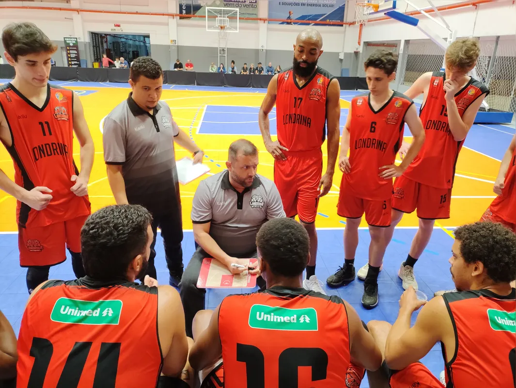 Imagem ilustrativa da imagem Londrina Basketball garante vaga na fase final do Paranaense