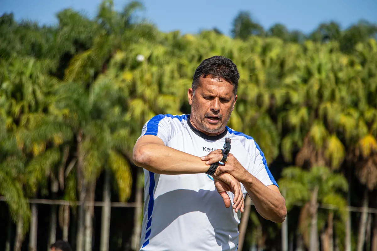 Chegou a hora! Contratado durante a Série C, Claudinei Oliveira está perto de reconduzir o Londrina de volta para a Série B no ano que vem