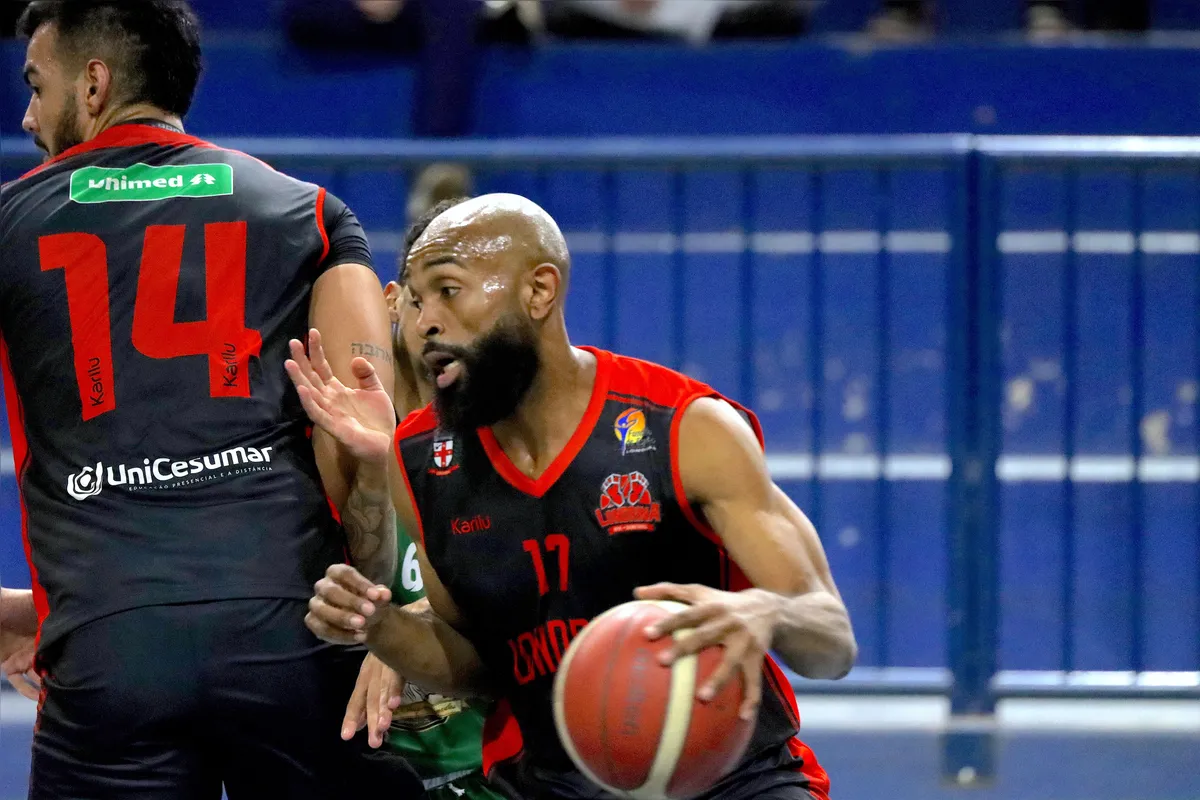 Imagem ilustrativa da imagem Londrina disputa semifinal do Estadual de basquete em Pato Branco