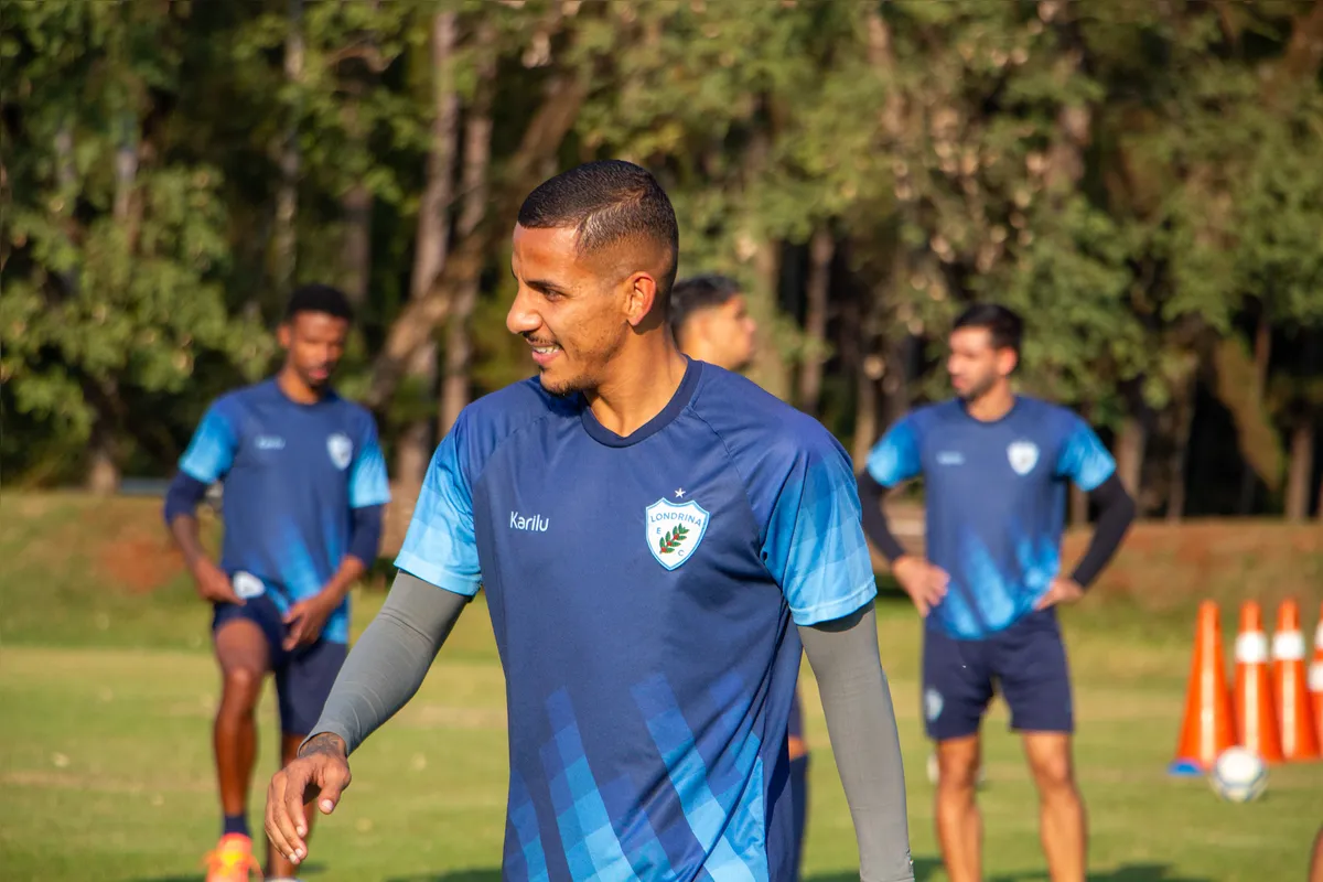 Com Henrique machucado, Calyson será mantido no ataque para o jogo decisivo do LEC no sábado, no Café