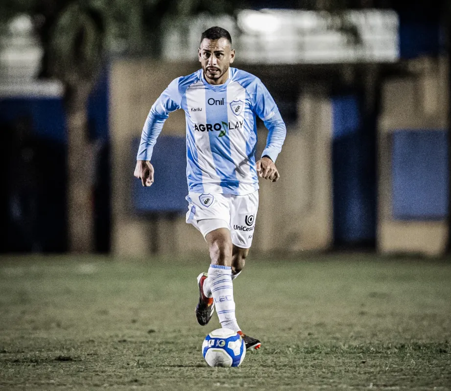 Volante Tauã é um dos pilares do meio-campo do Londrina: "Precisamos ter uma atenção redobrada neste tipo de jogo"