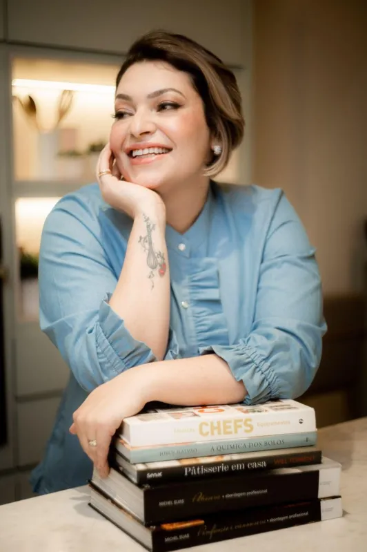 "Fui atrás do meu sonho de viver da gastronomia, é uma profissão difícil, mas que abraça todo mundo", disse a chef Carol Rocha à reportagem da FOLHA em 2023