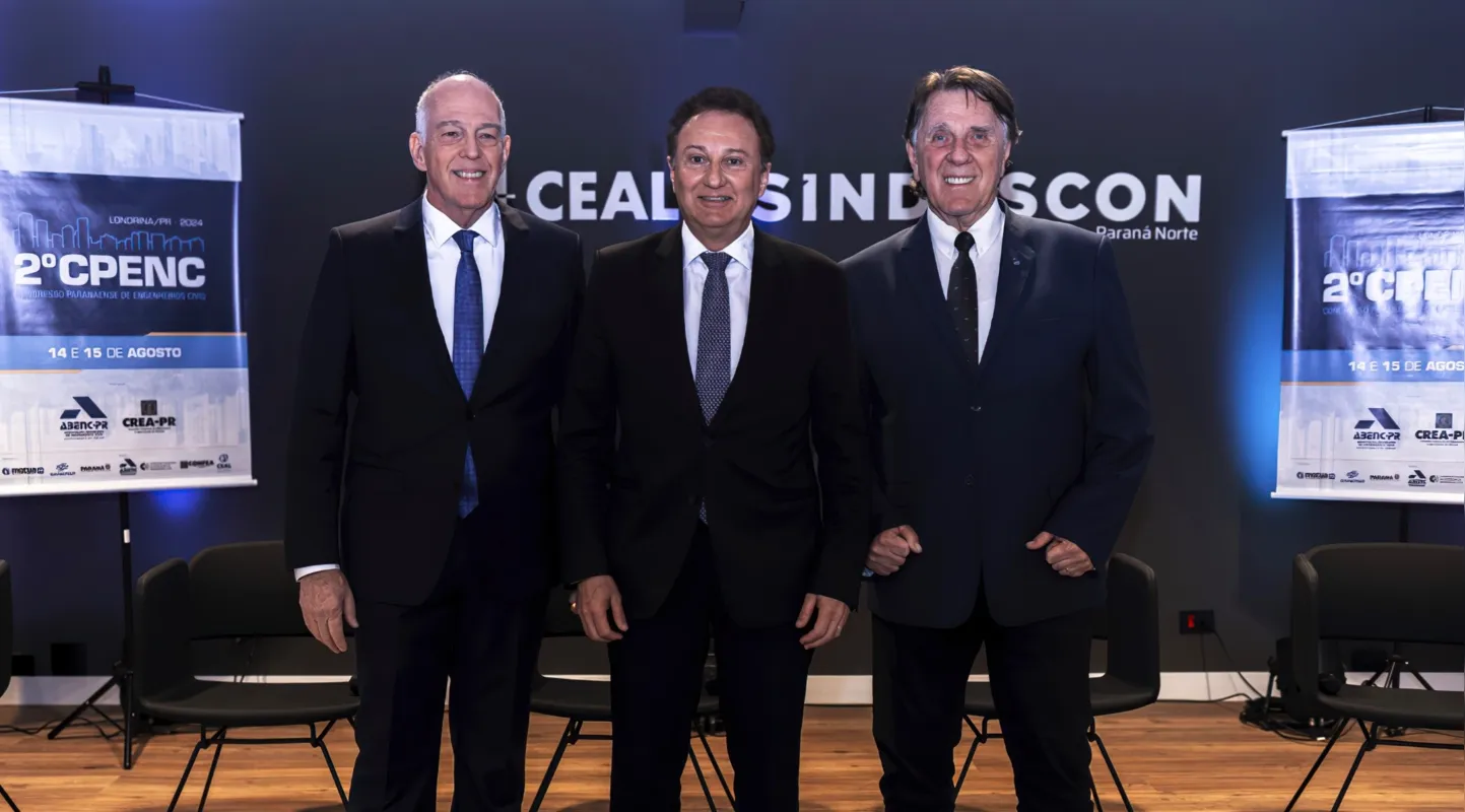 Os engenheiros Carlos Costa Branco, Clodomir Ascari ( presidente do CREA-PR) e Cirus Itiberê ( presidente da ABENC-PR).