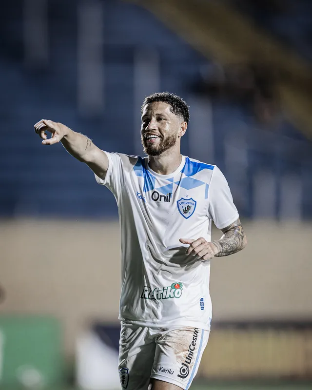 “A gente chega lá na frente e saem uns golzinhos, sim. Fiquei muito feliz de fazer o primeiro gol com essa camisa”, comemorou Lucas Marques