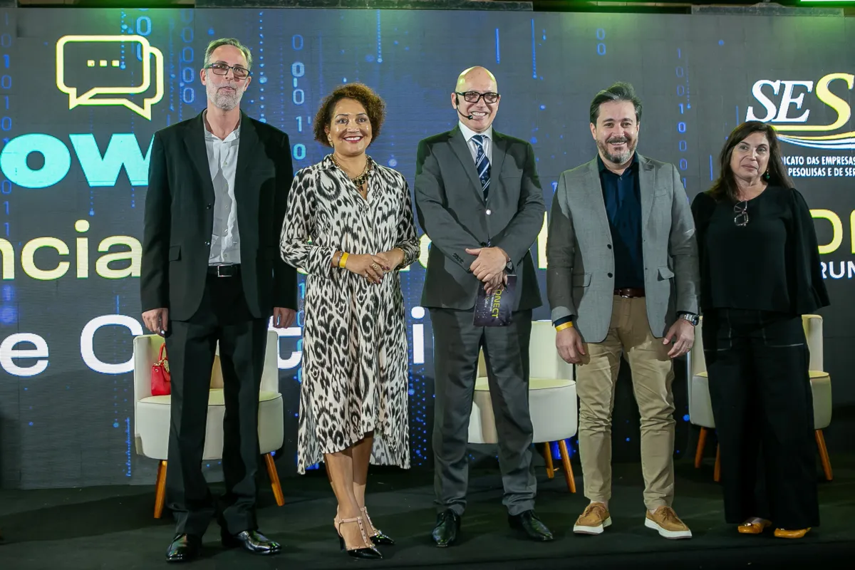 Antônio Marcos Alberti , pioneiro de Internet do futuro e arquiteto de 6G; Ana Tercia Rodrigues, vice-presidente técnica do Conselho Federal de Contabilidade ; o mestre de cerimônia Marcão Kareca , Fabiano Zanzin , Fundador Instituto Brasileiro de Gestão e Liderança, e Silvana Kumura, coordenadora de tecnologia e inovação do Senai.