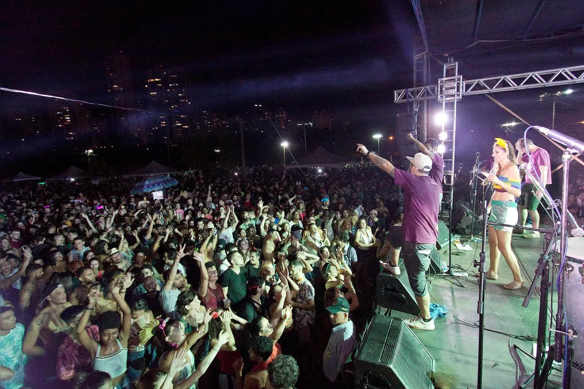 Londrina em 2019: espaços públicos tomados pelos foliões que ainda querem sambar na cidade como "naquele Carnaval que passou"
