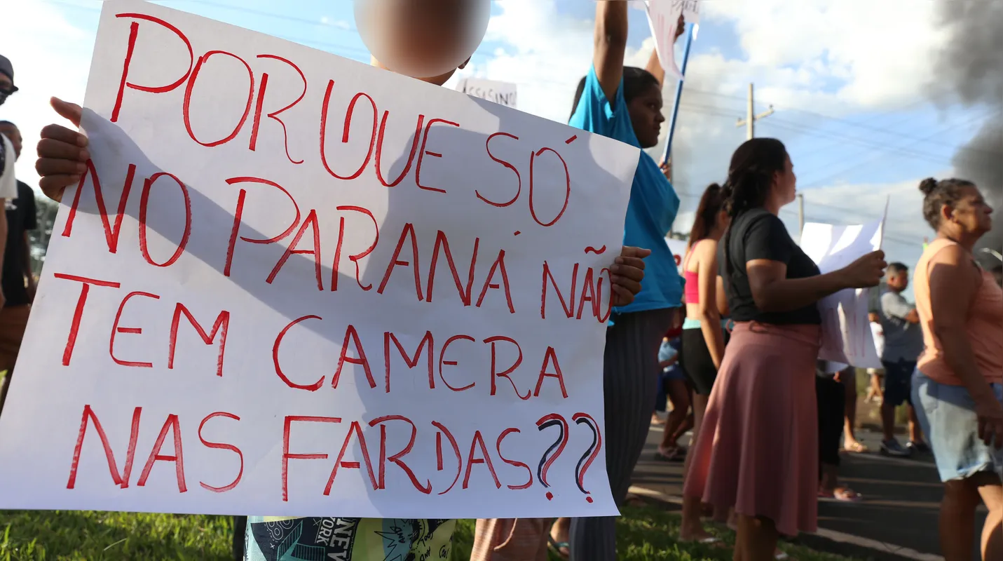 Imagem ilustrativa da imagem Manifestantes protestam após mortes de jovens por PMs