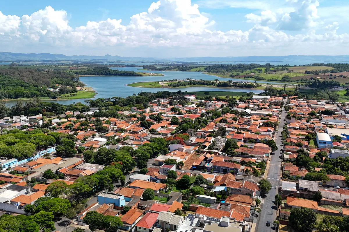 Imagem ilustrativa da imagem Mar de água doce atrai turistas e beneficia cidades do Norte Pioneiro