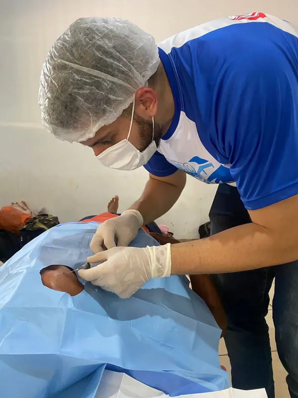 Imagem ilustrativa da imagem Médicos e estudantes do Paraná embarcam em missão humanitária