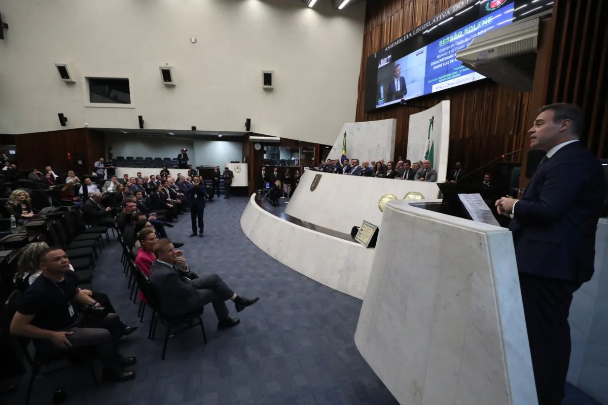 "A nossa Constituição garante a liberdade de expressão como regra. Esse é um princípio. E, em segundo lugar, garante a vedação da censura prévia", discursou André Mendonça na Assembleia Legislativa