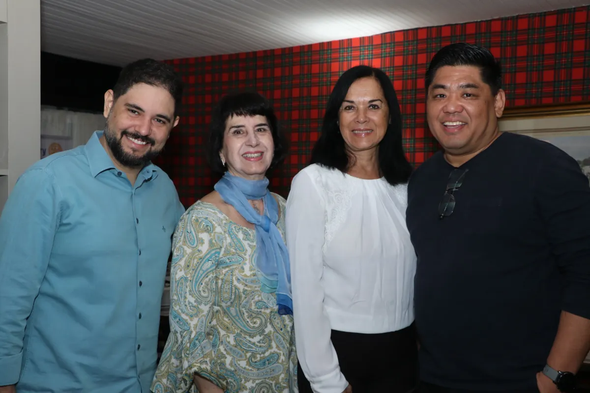 Alicio Maffra( diretor de marketing da Irmandade Santa Casa de Londrina ), com os rotarianos Leila Haikal Giglio, Lázara Caramori e Alexandre Yamaue