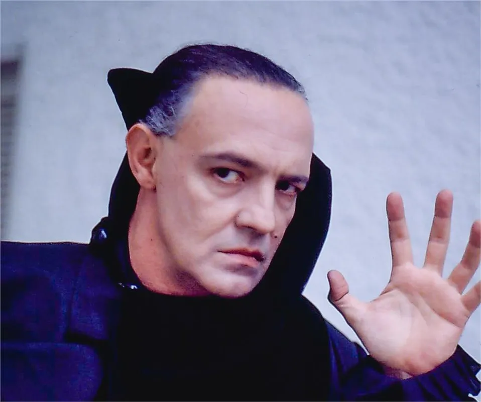 Ney Latorraca como  Vlad ( Conde Vladimir Polanski) na novela "Vamp", em 1991