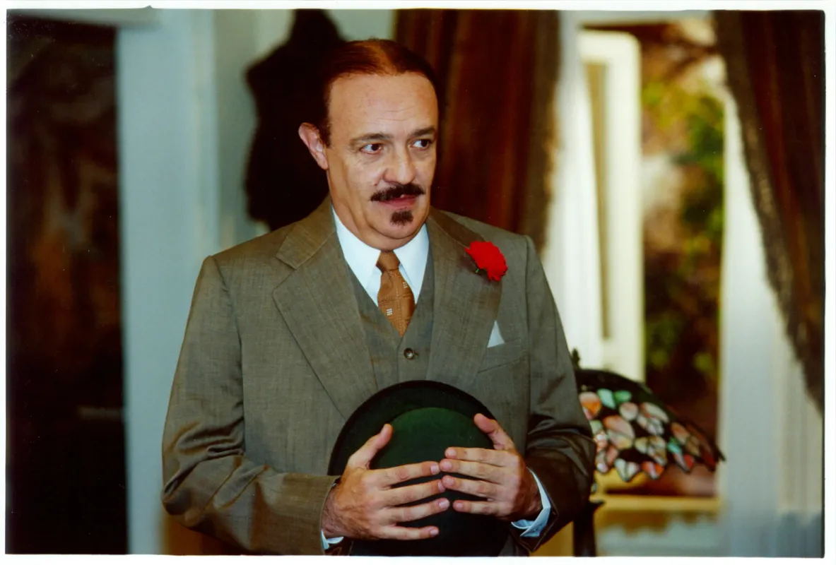 Ney Latorraca no papel de Cornélio Valente na novela O Cravo e a Rosa (2000)