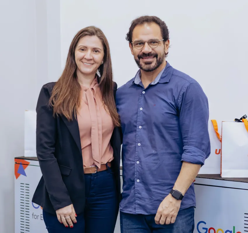 A Coordenadora de Medicina Veterinária Karina Basso e coordenador de Agronomia Fabio Suano de Souza