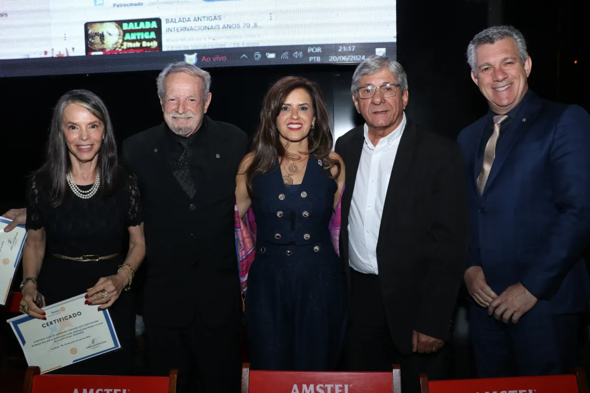 Heloisa P Bello , o novo presidente Mario Monteiro , Lucimara Monteiro , o vice-prefeito João Mendonça e Paulo Pimenta
