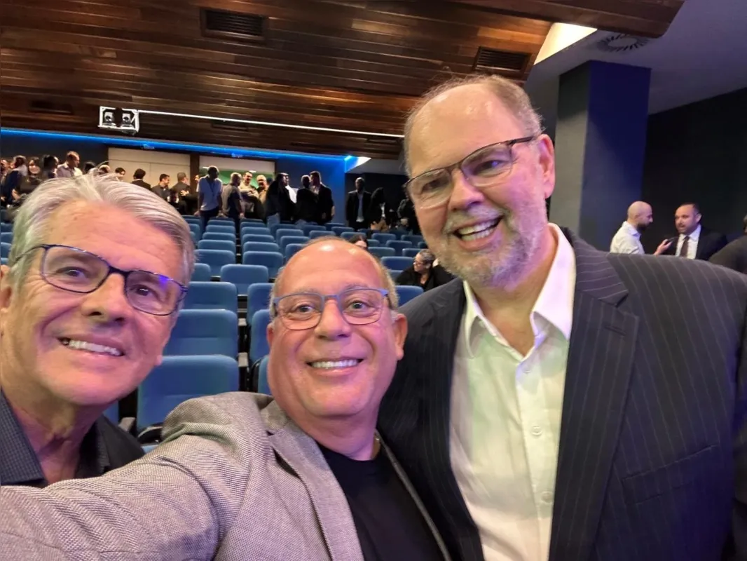 Claudio Tedeschi, presidente da Londrina Iluminação, José Nicolás Mejía, superintendente da Folha de Londrina, e Alex Canziani