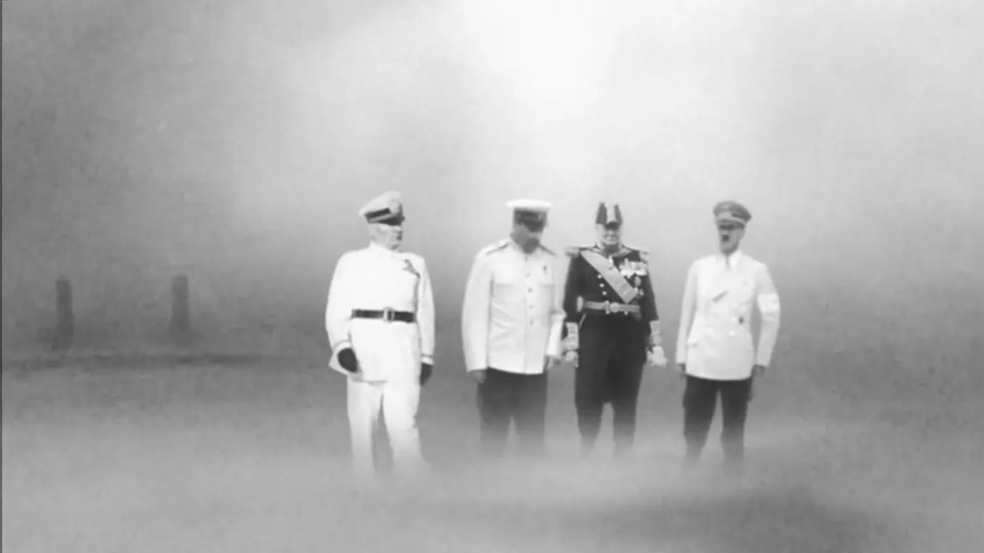Os espectros de Hitler, Stalin, Mussolini e outros ganham presença histórica, as intrigas são expostas e suas premissas ideológicas são lembradas