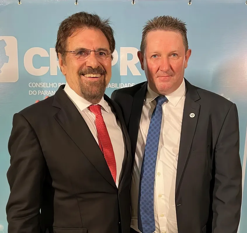 O homenageado com o presidente do Conselho de Administração Coorpercont, Laudelino Jochen