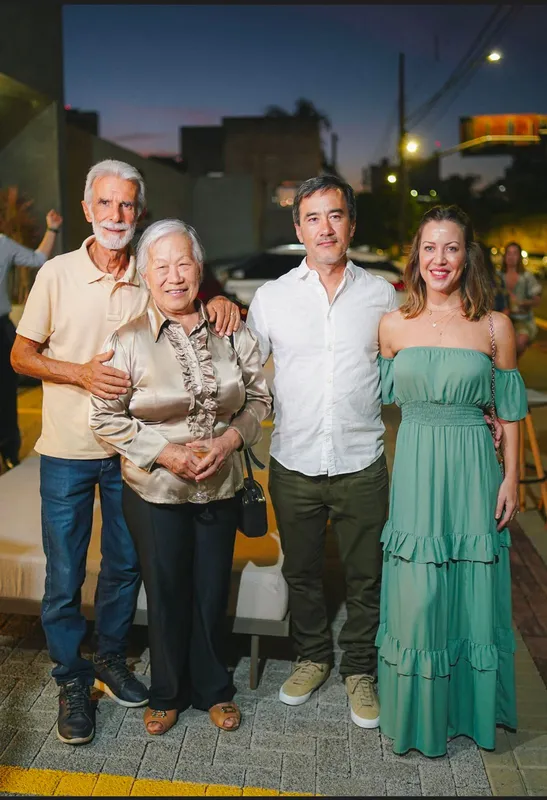 João Silva e Iracema Koga, Carla Romagnoli e Matheus Koga